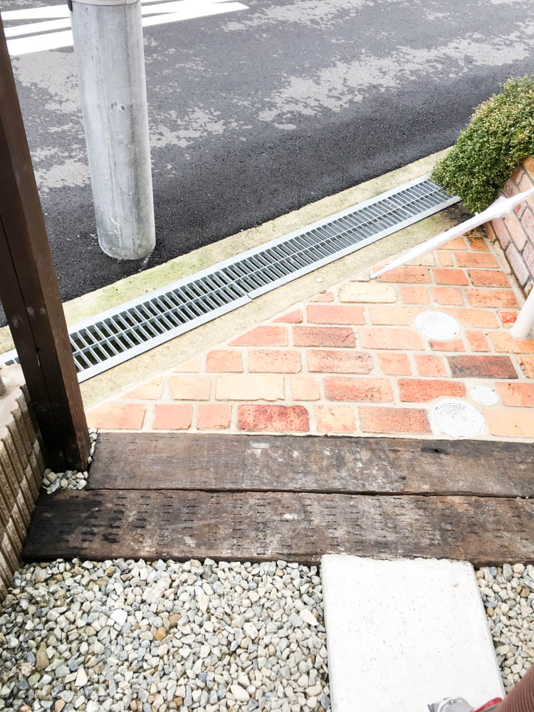 ナチュラルテイストの木製自転車小屋をローコストで制作する