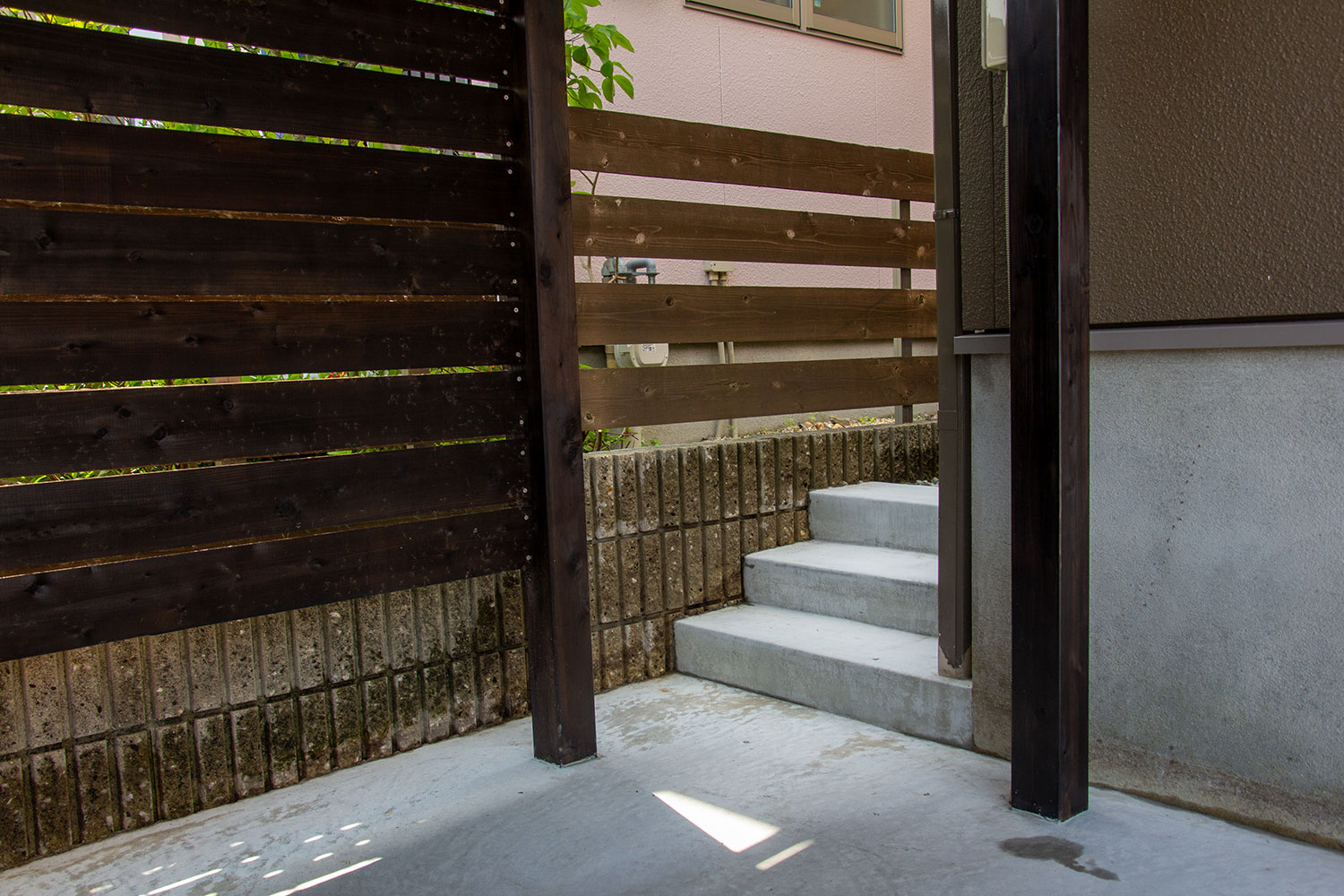 敷地やサイズだけでなく、お家に合わせてデザインが可能な自転車小屋
