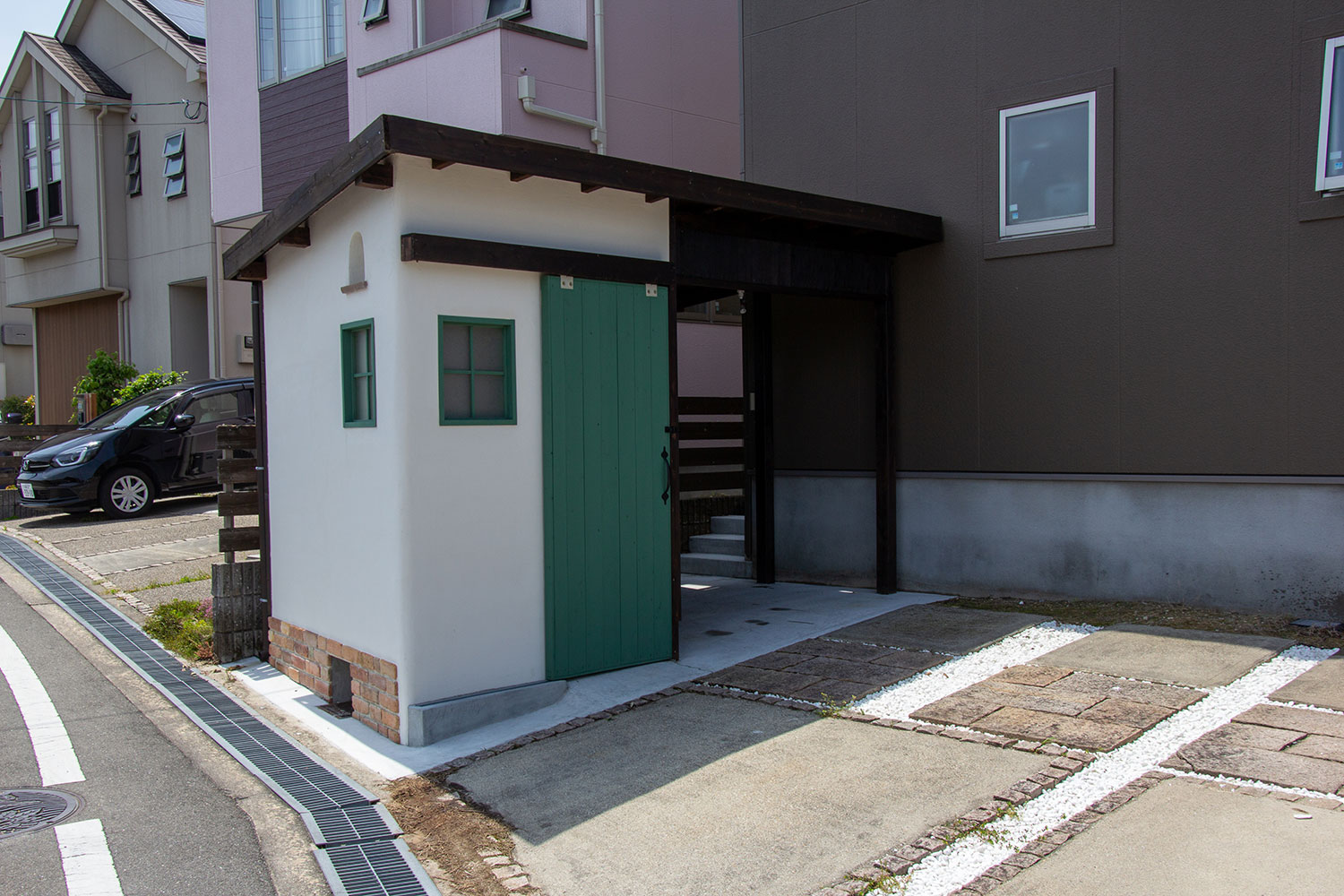 敷地やサイズだけでなく、お家に合わせてデザインが可能な自転車小屋