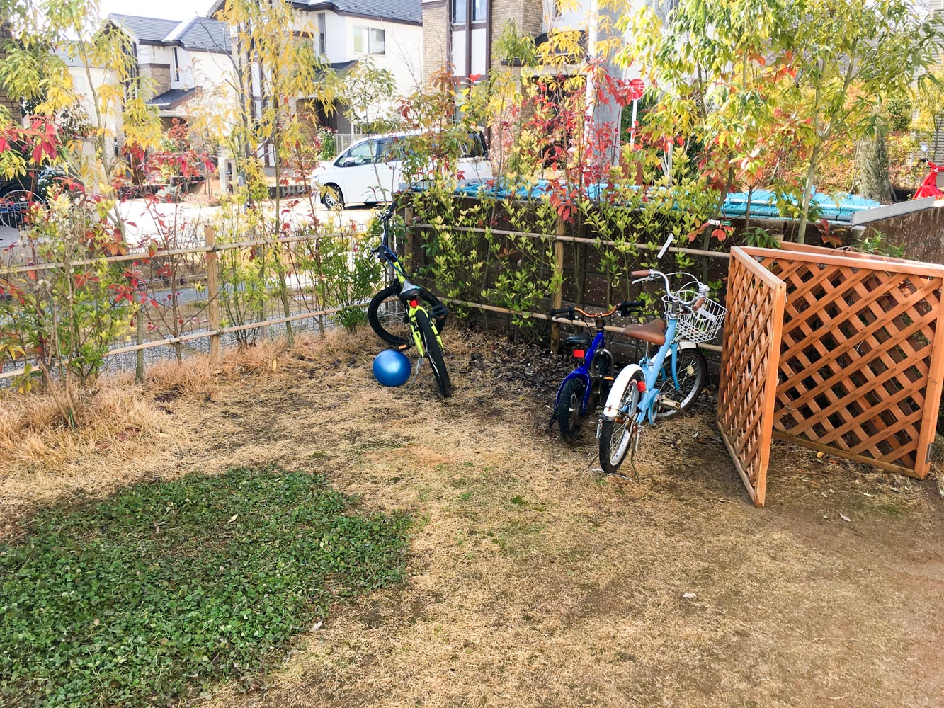 小屋をアトリエとショップとして利用する