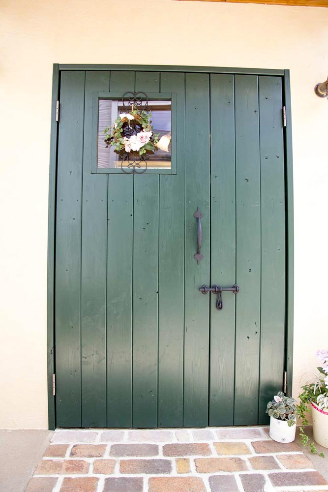 小屋をアトリエとショップとして利用する