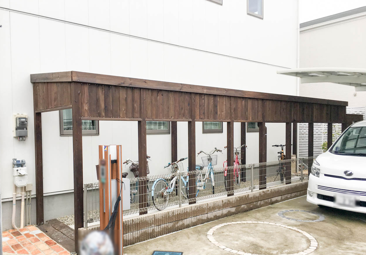 木製自転車小屋