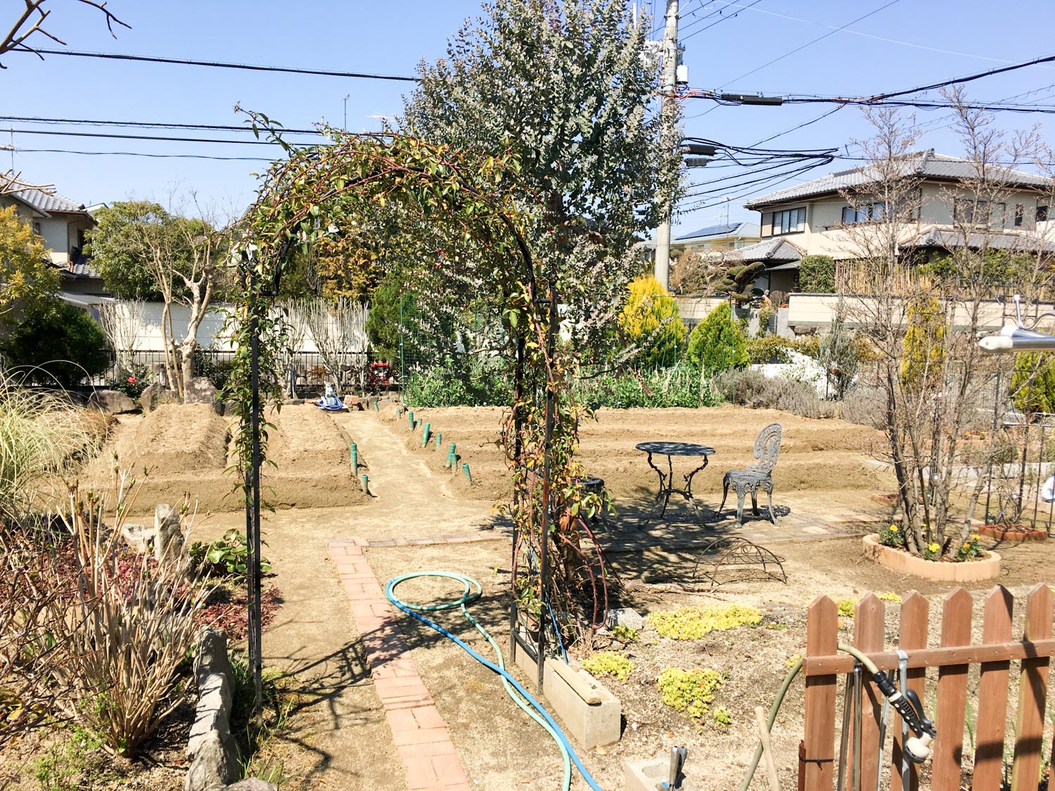 菜園の休憩所兼道具置き場としての庭小屋