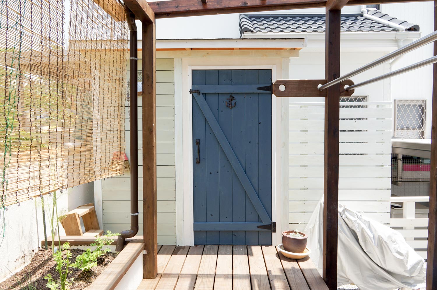 急斜面の裏庭を有効利用