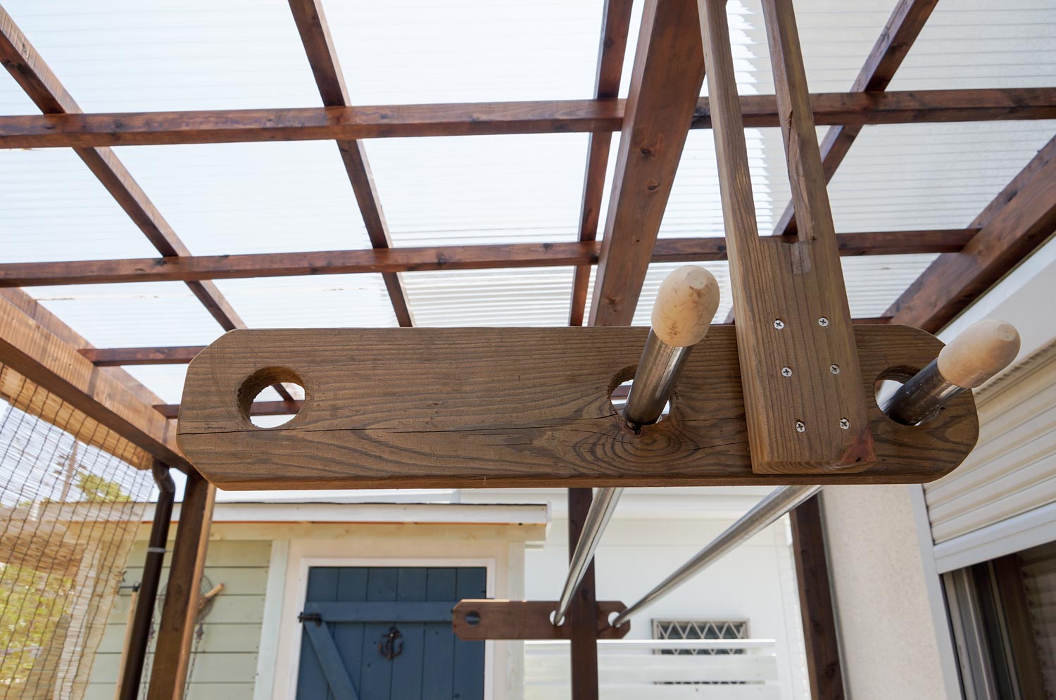 急斜面の裏庭を有効利用