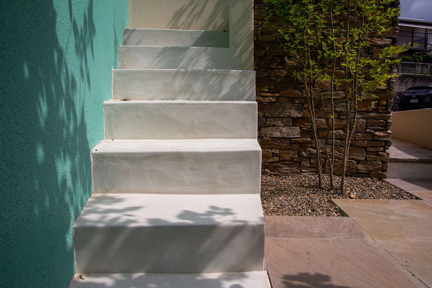 家の裏側にあたる急斜面のリフォーム外構