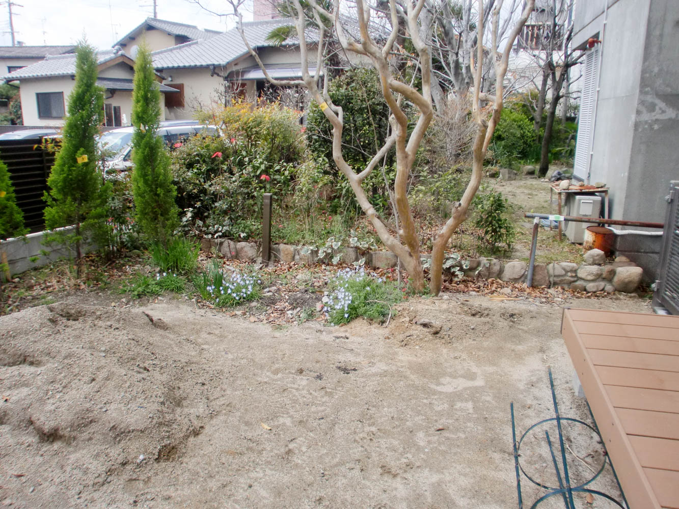 既存の木々を残しながら使いやすい庭へとリフォーム