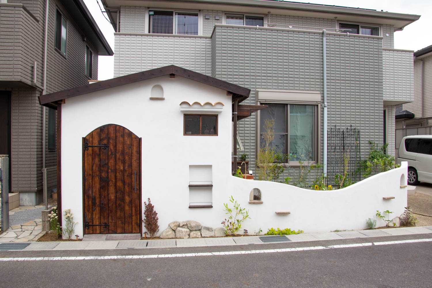 小屋と自転車置き場とサンルーム