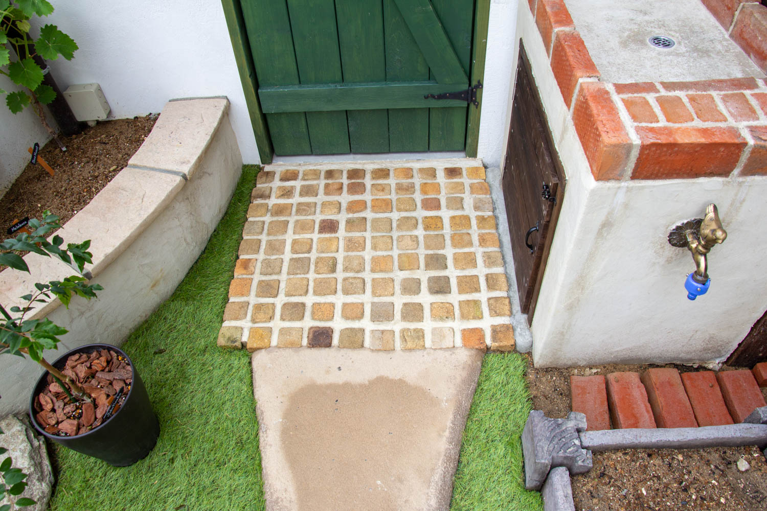 小屋と自転車置き場とサンルーム