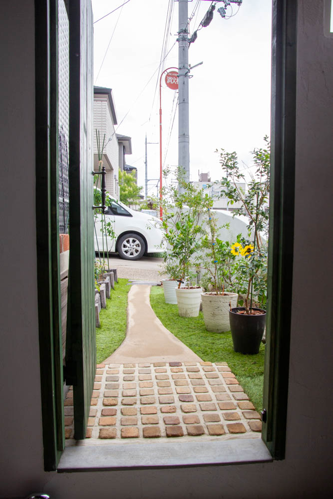 小屋と自転車置き場とサンルーム