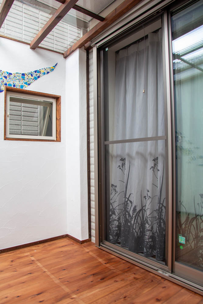 小屋と自転車置き場とサンルーム