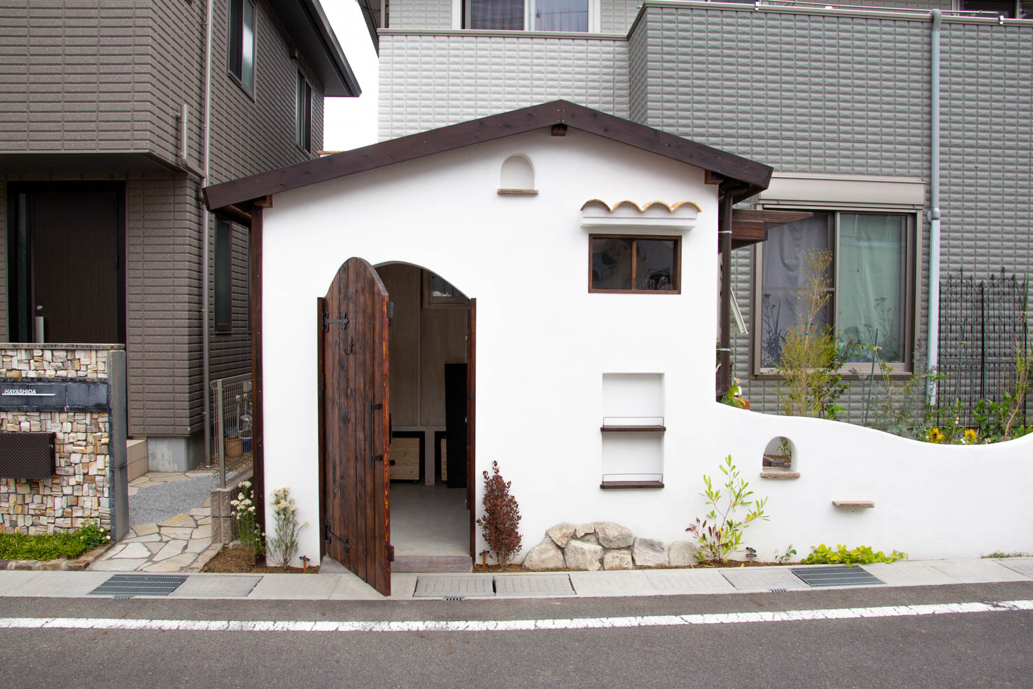 小屋と自転車置き場とサンルーム