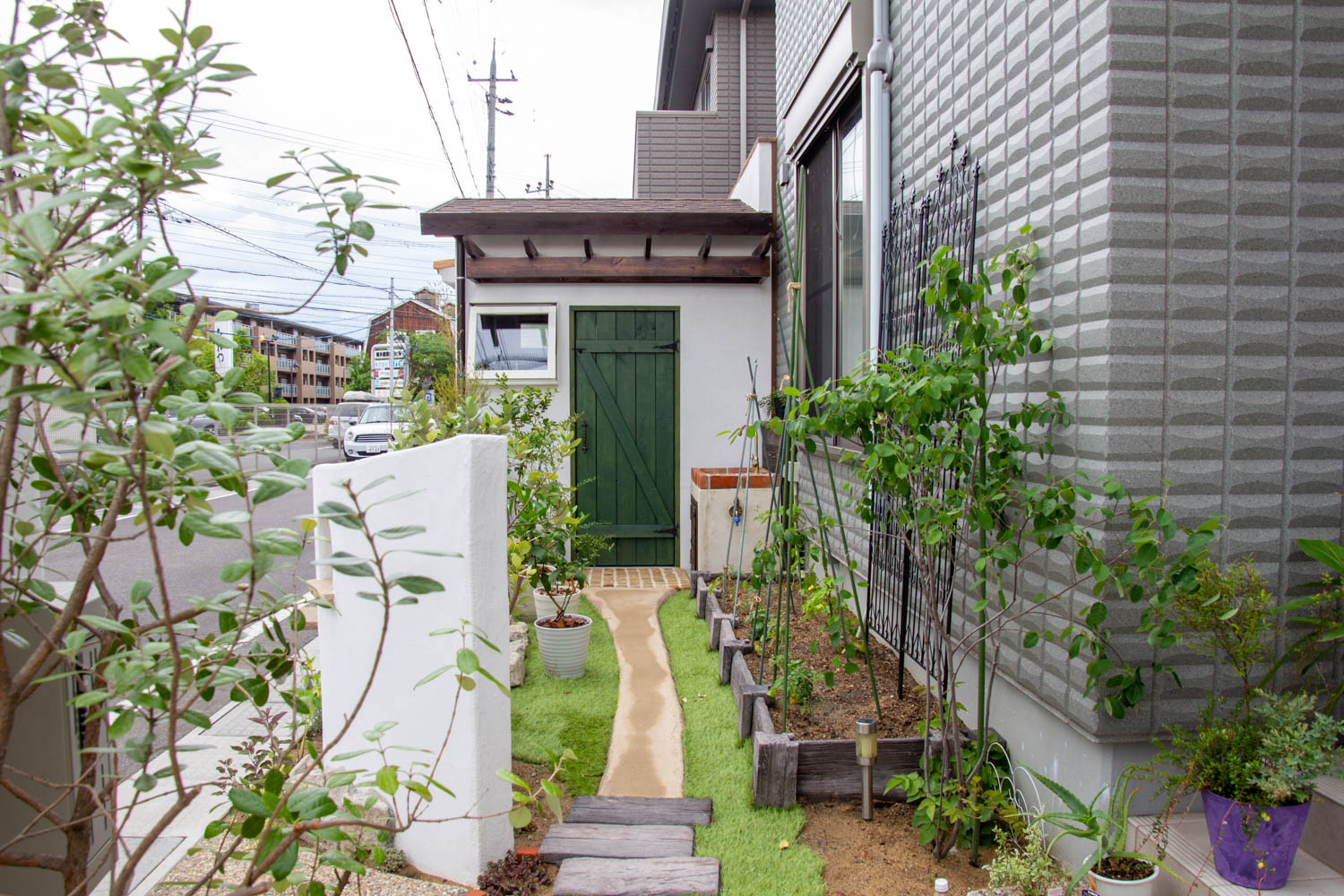 小屋と自転車置き場とサンルーム