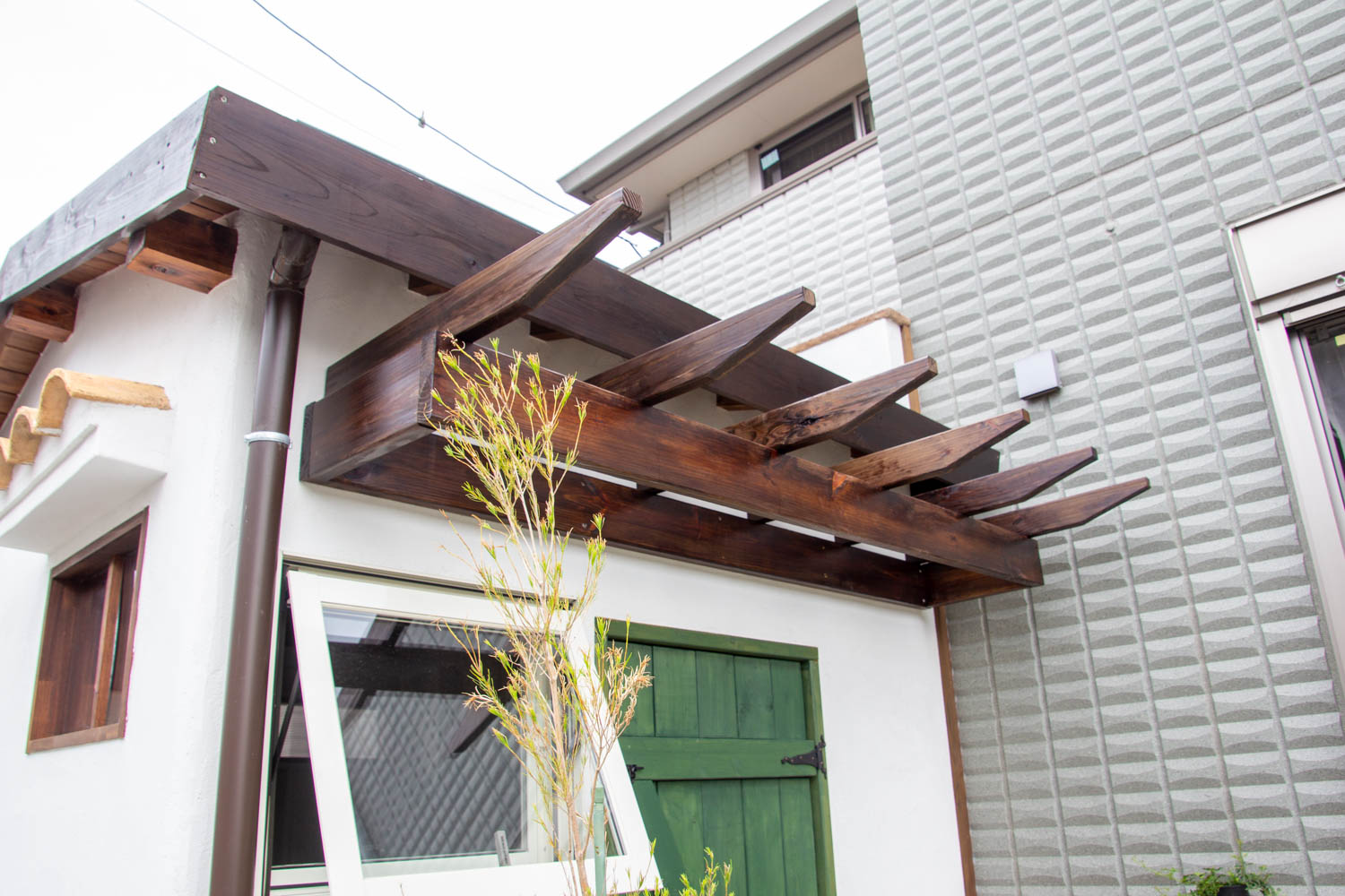 小屋と自転車置き場とサンルーム