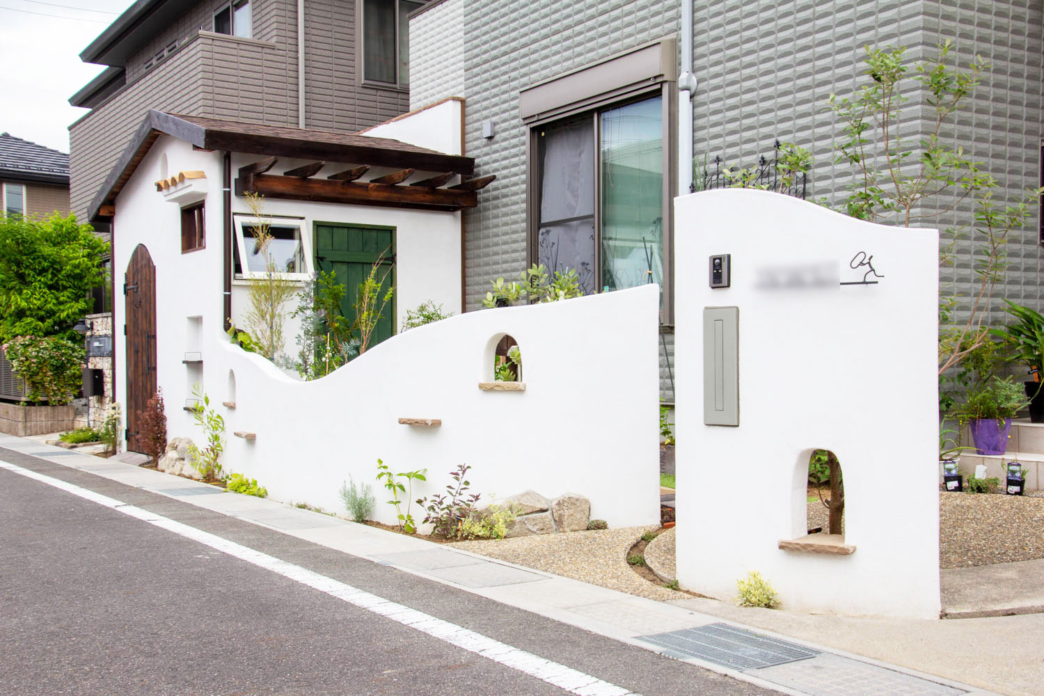 小屋と自転車置き場とサンルーム