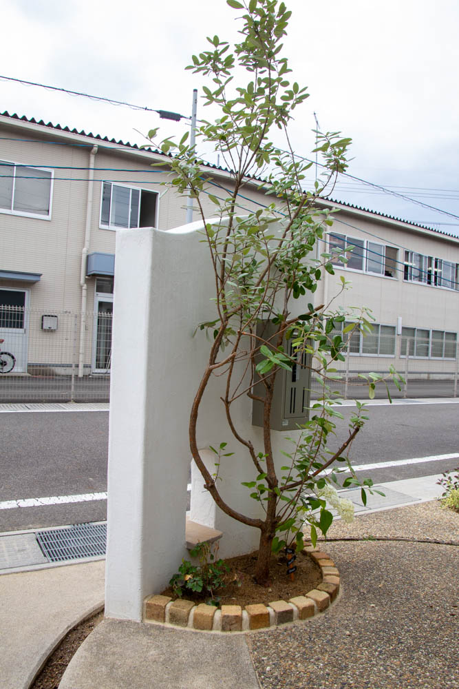 小屋と自転車置き場とサンルーム