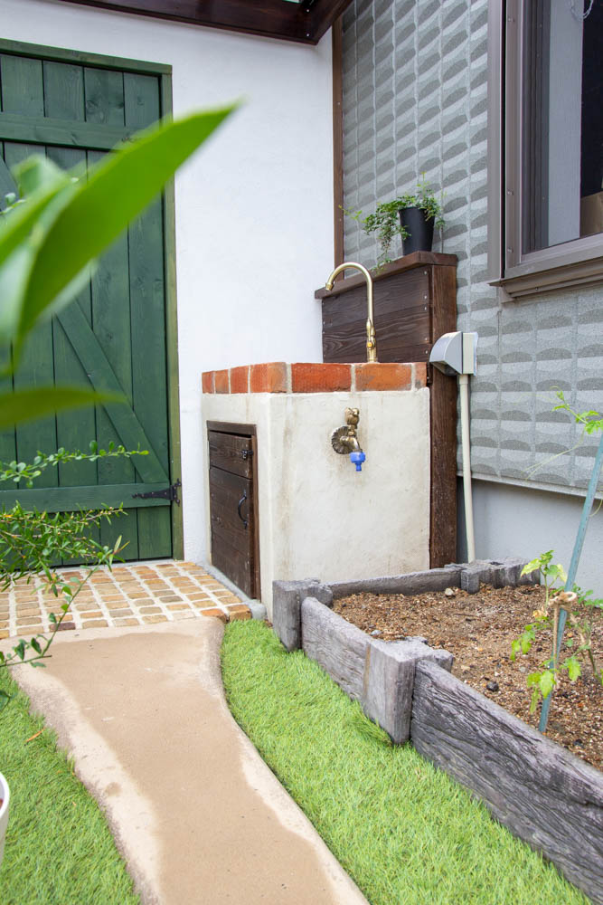 小屋と自転車置き場とサンルーム