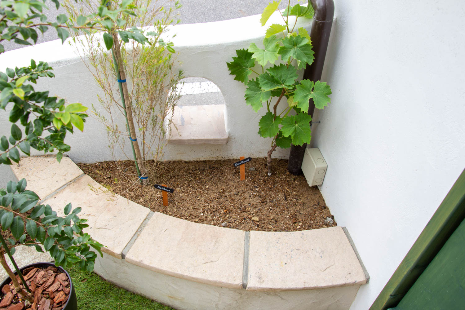 小屋と自転車置き場とサンルーム