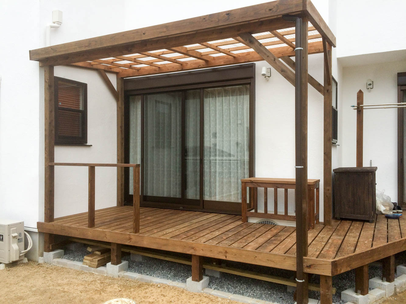 高台の新築住宅の問題点を外構で解決する