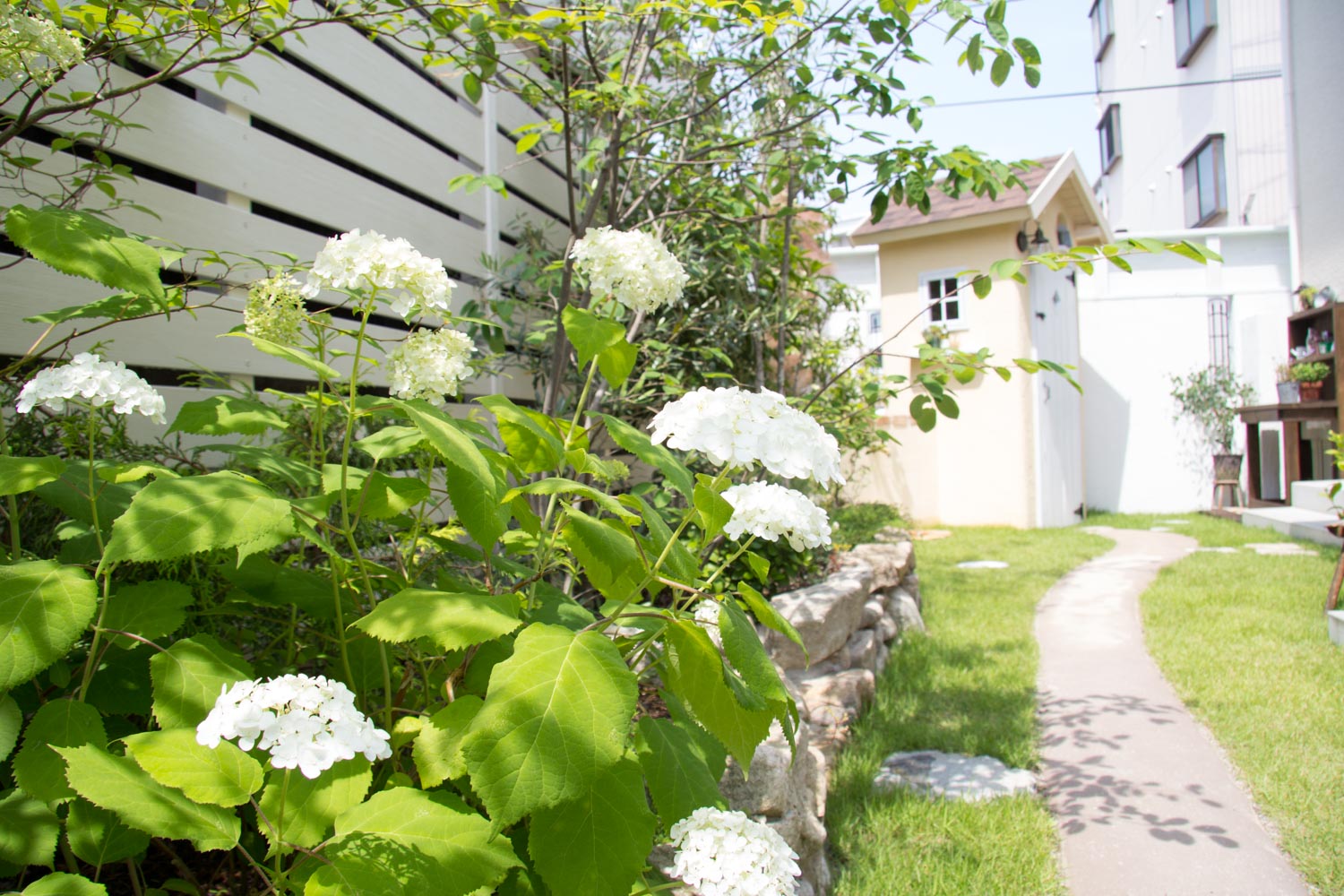 小さなL字のスペースをナチュラルで明るく自分らしい世界へ