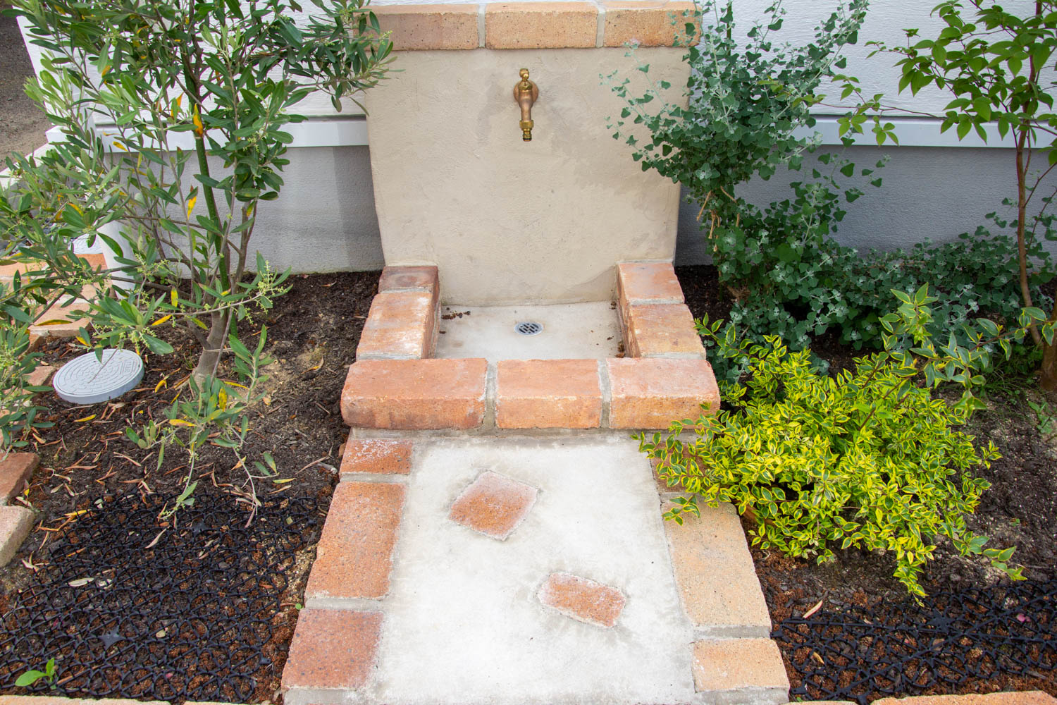 大きな木製自転車置き場（木製自転車小屋）