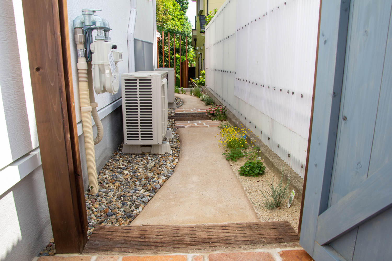 大きな木製自転車置き場（木製自転車小屋）