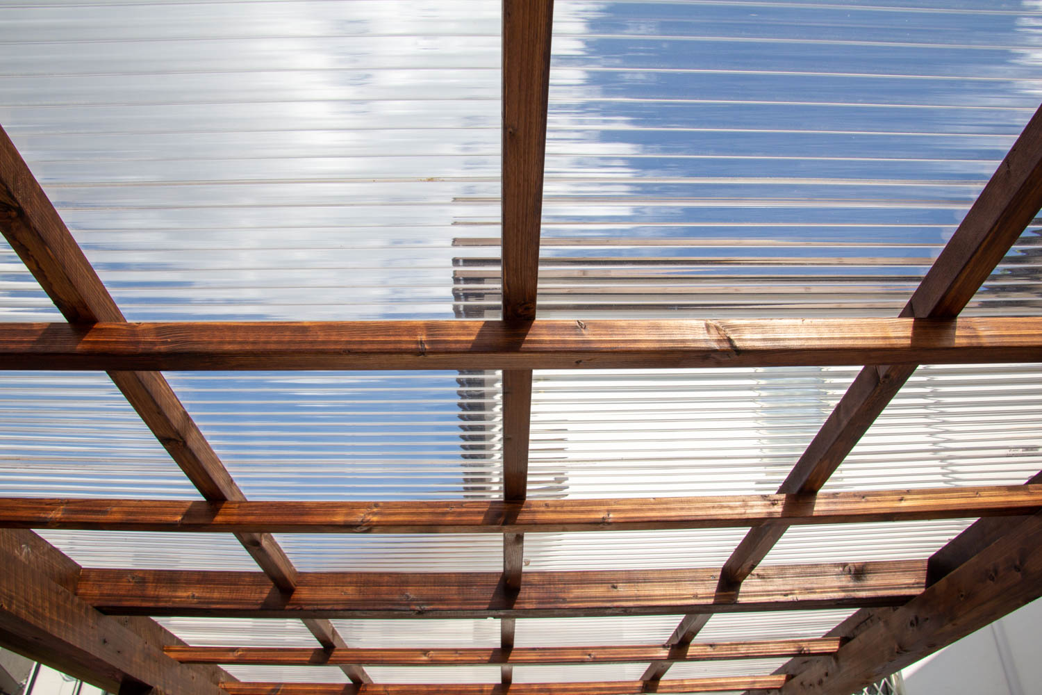 大きな木製自転車置き場（木製自転車小屋）