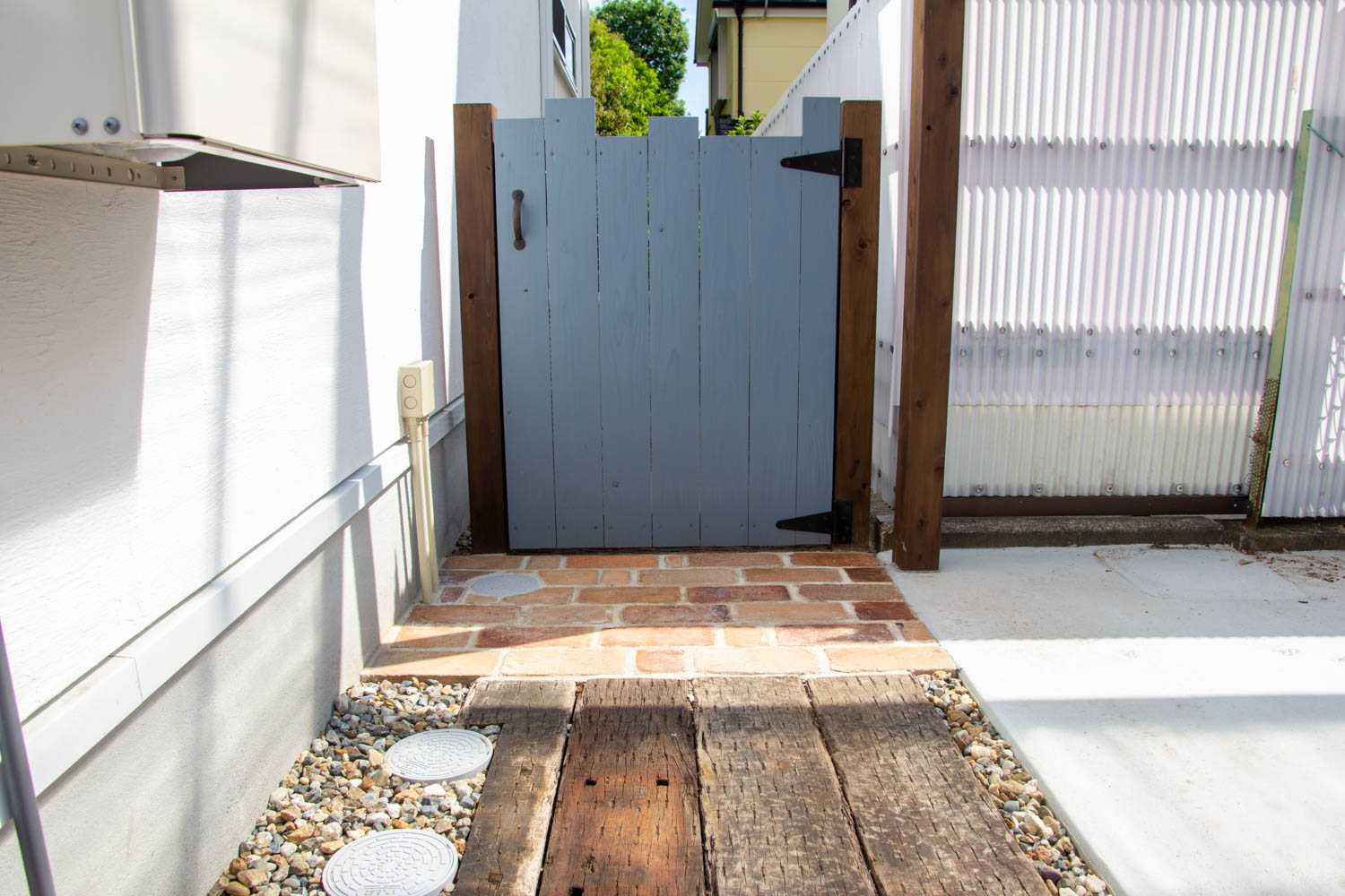 大きな木製自転車置き場（木製自転車小屋）