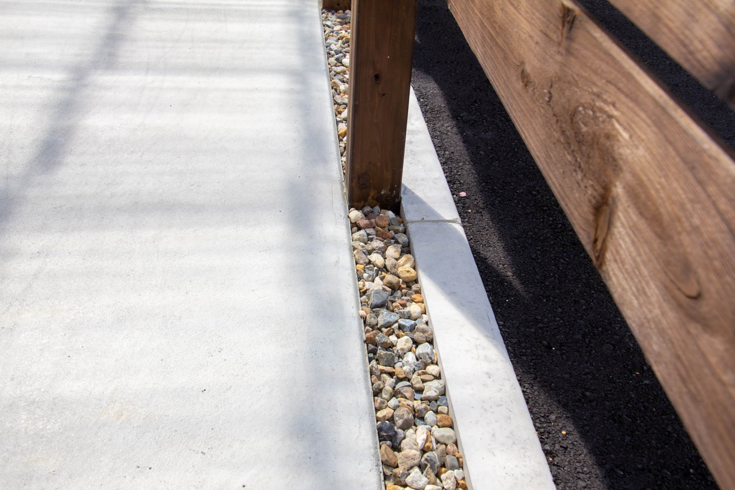 大きな木製自転車置き場（木製自転車小屋）