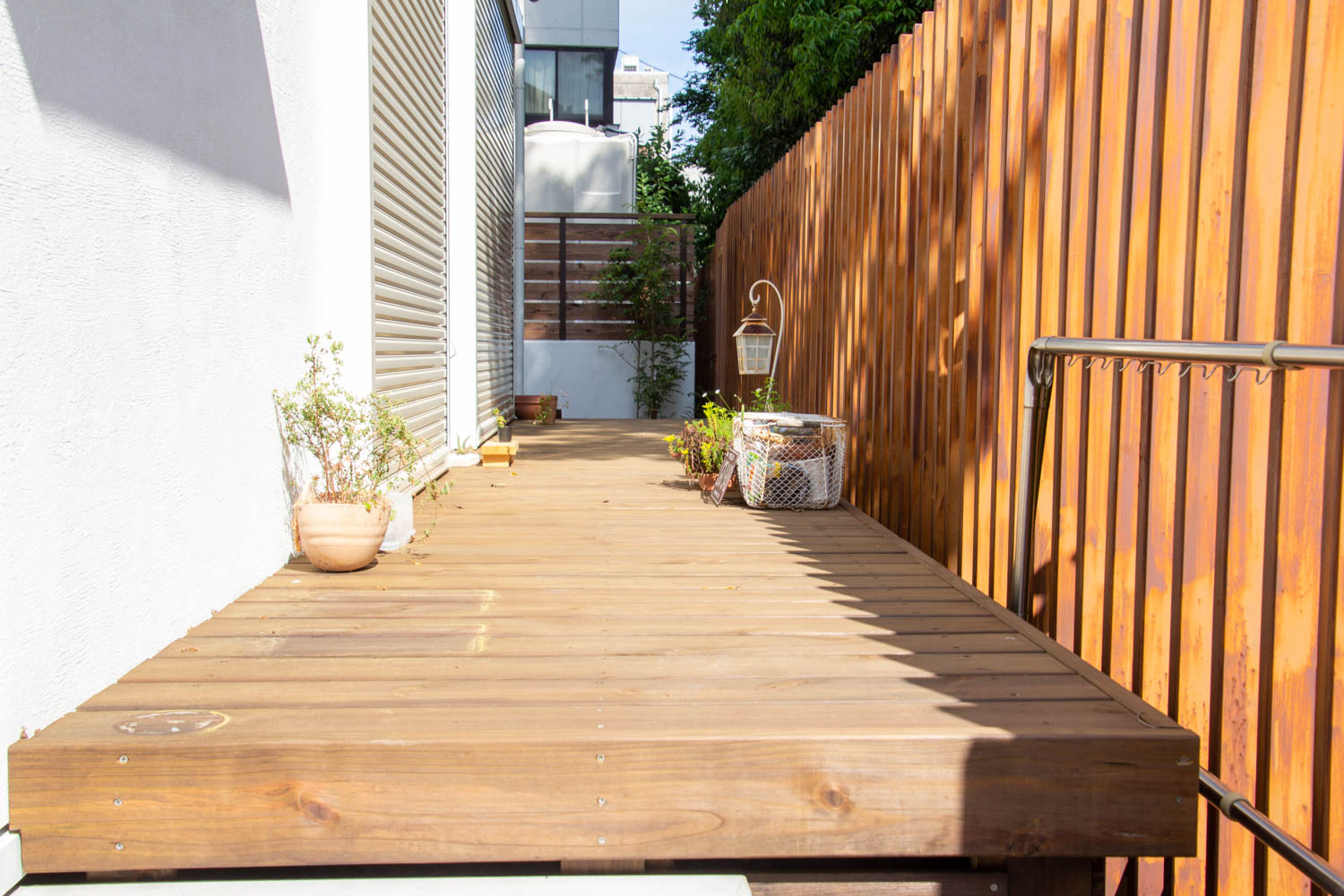 大きな木製自転車置き場（木製自転車小屋）