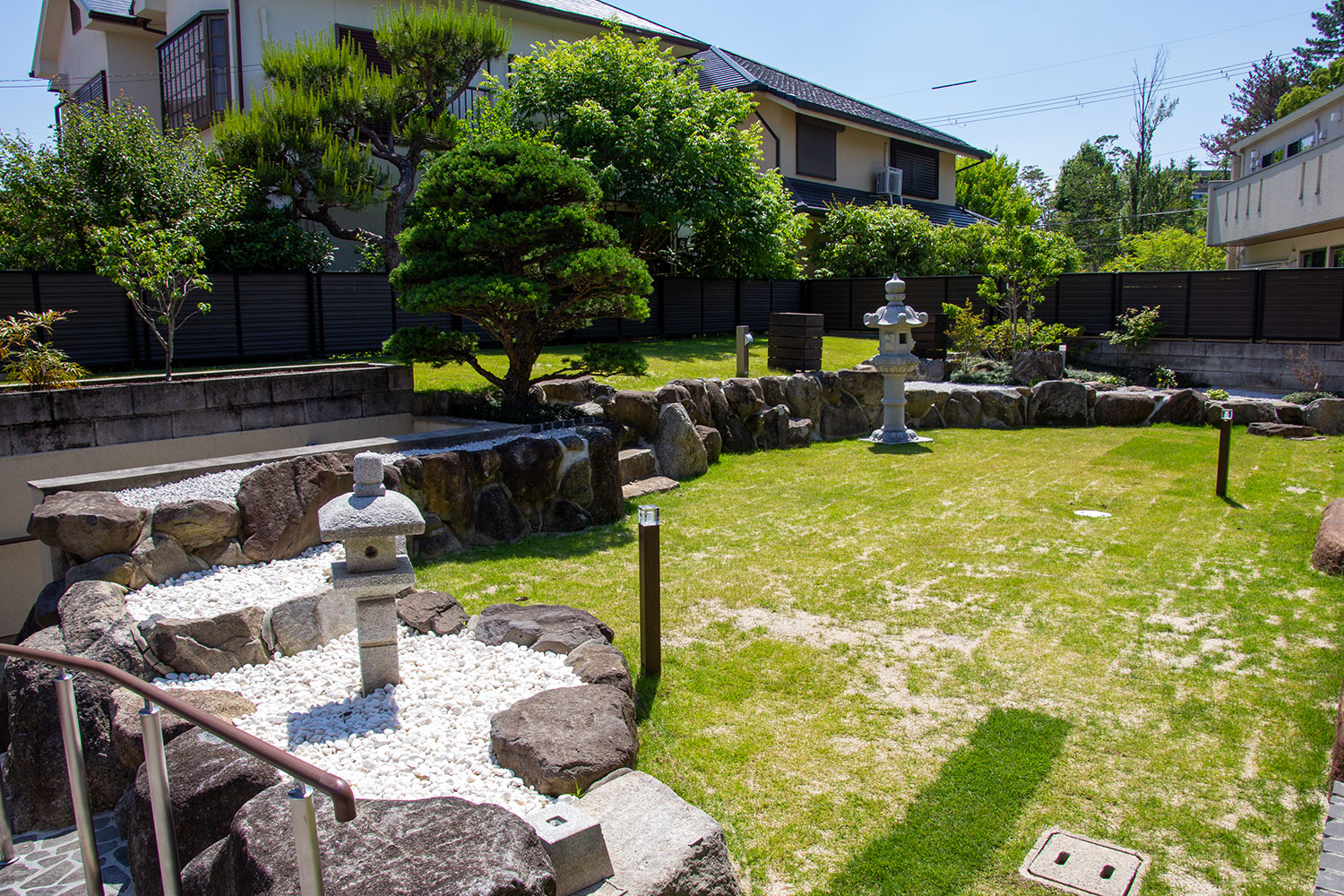 大きな日本庭園跡を使いやすい庭にリフォーム