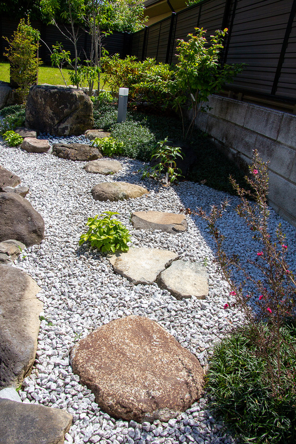 大きな日本庭園跡を使いやすい庭にリフォーム