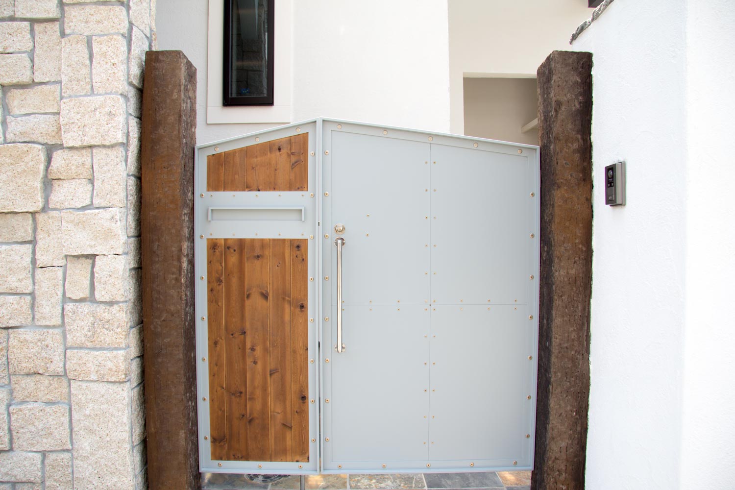 オーダーメイド門扉とオーダーメイドガーデンドアのナチュラルガーデン