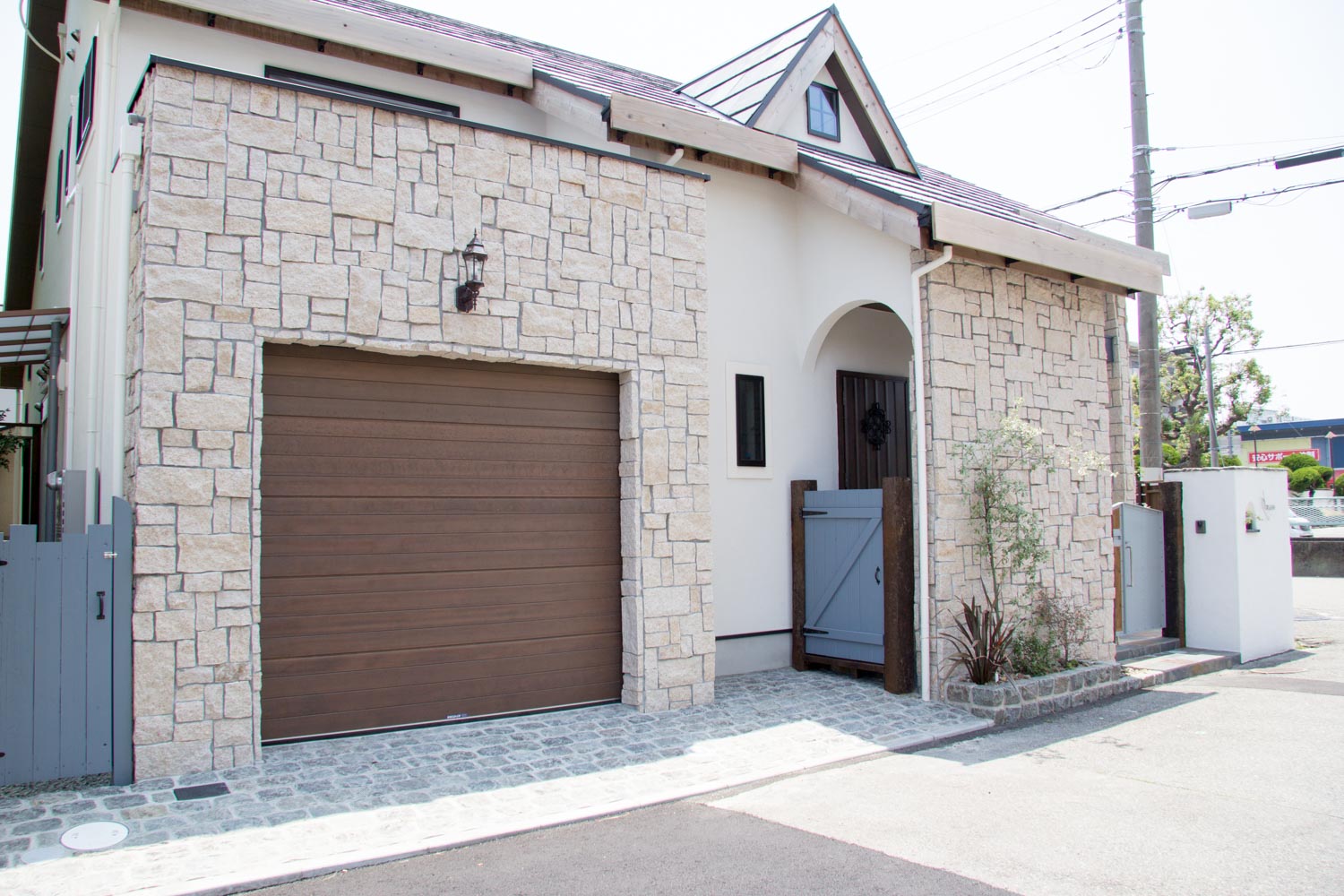 オーダーメイド門扉とオーダーメイドガーデンドアのナチュラルガーデン