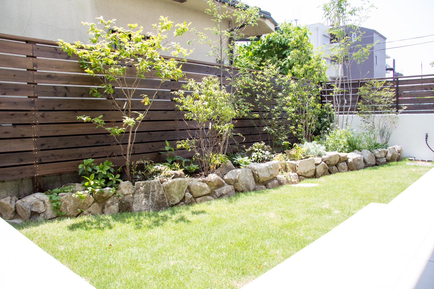 オーダーメイド門扉とオーダーメイドガーデンドアのナチュラルガーデン