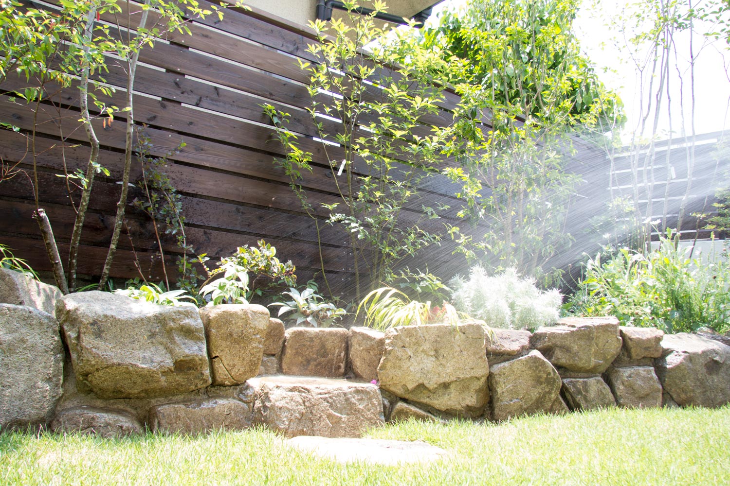 オーダーメイド門扉とオーダーメイドガーデンドアのナチュラルガーデン