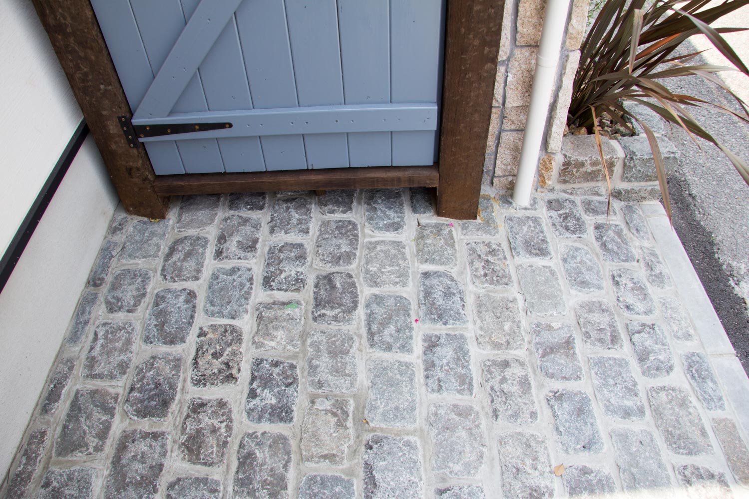 オーダーメイド門扉とオーダーメイドガーデンドアのナチュラルガーデン