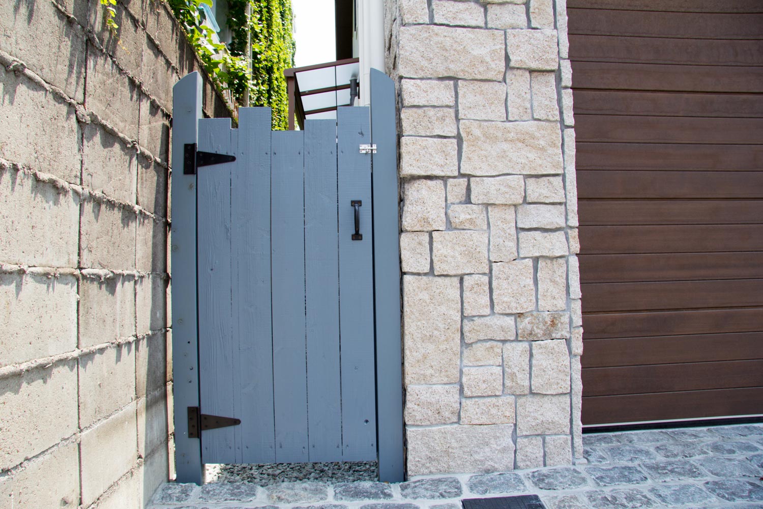 オーダーメイド門扉とオーダーメイドガーデンドアのナチュラルガーデン