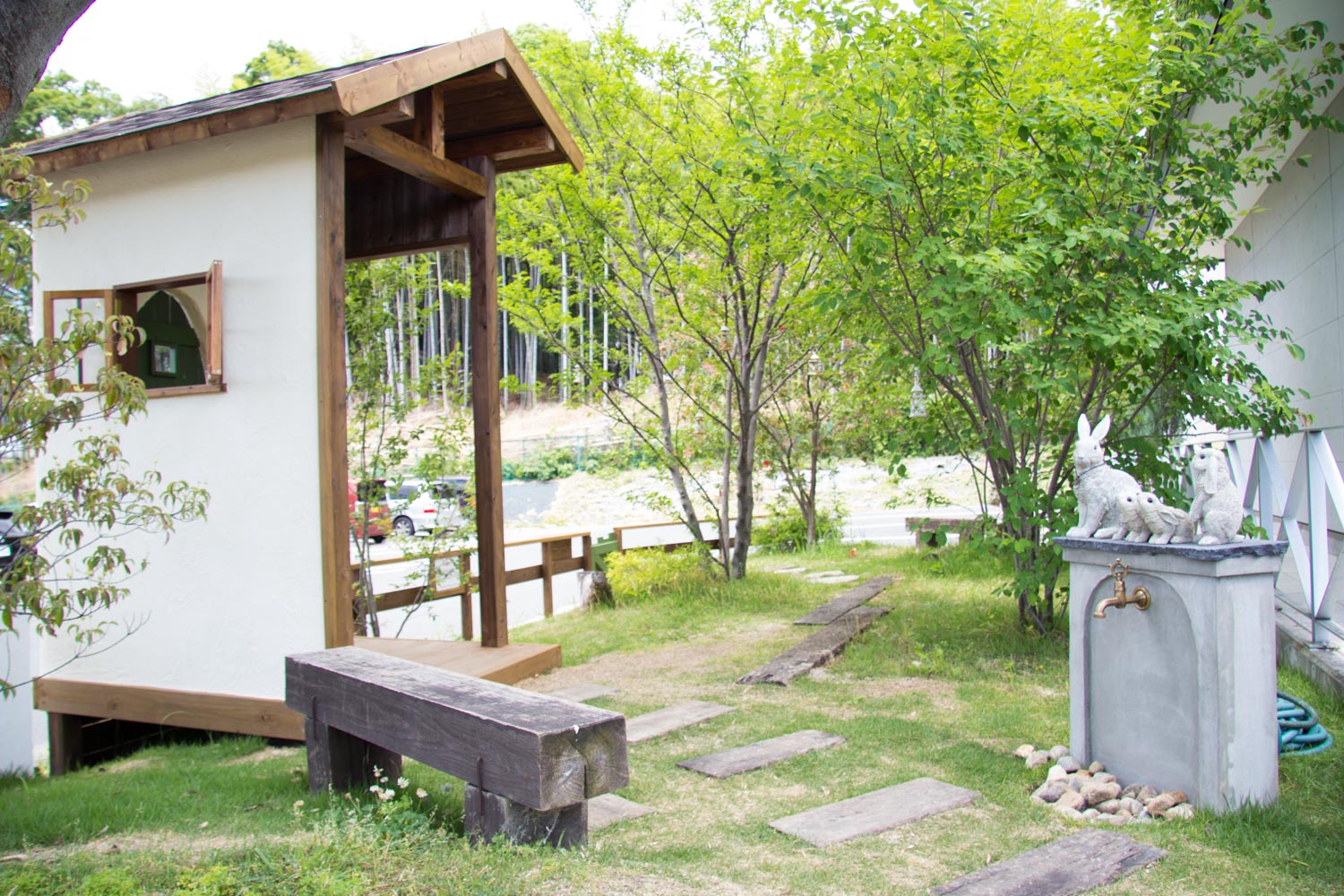 子どものための庭と庭小屋