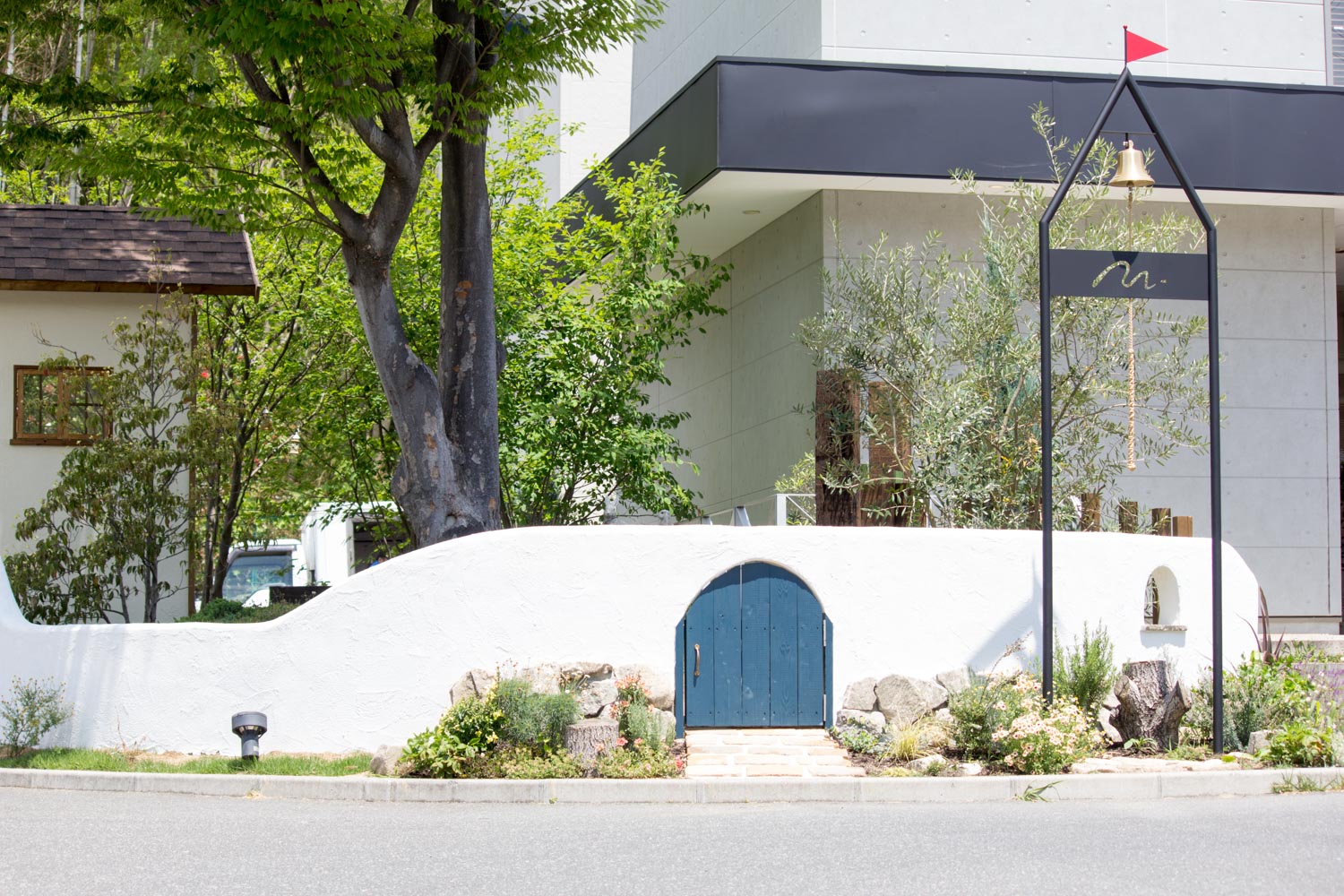 子どものための庭と庭小屋