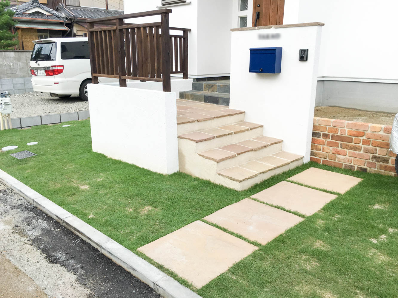 子どもが道路に飛びなさない対策をした庭