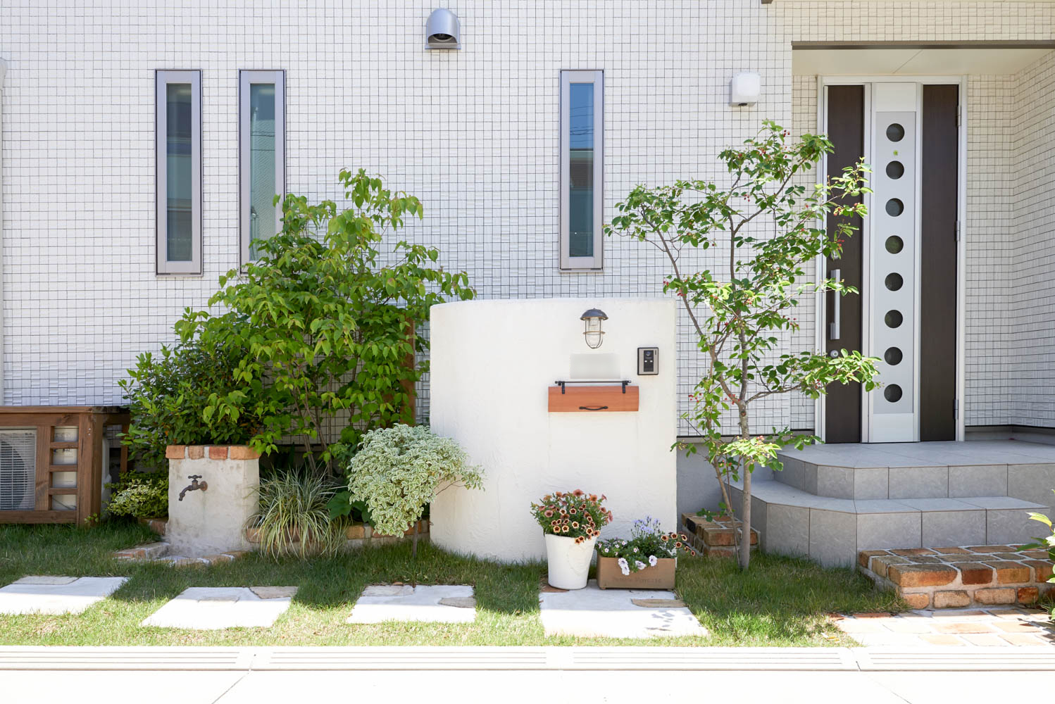 シンプルでナチュラルな前庭