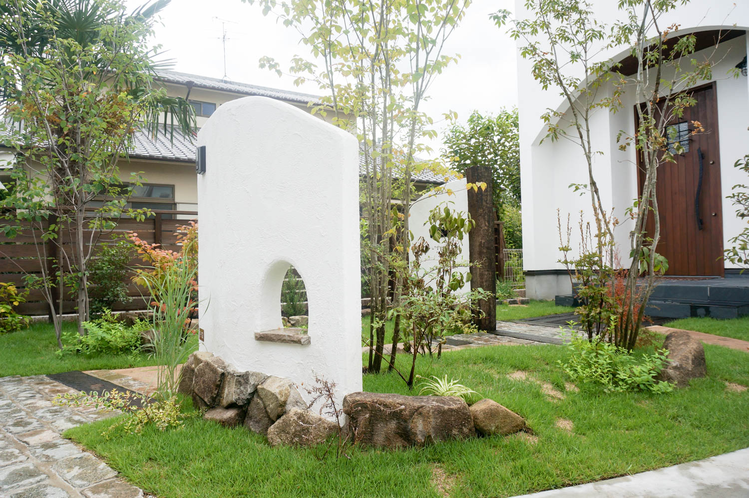 小さな雑木風のナチュラルガーデン