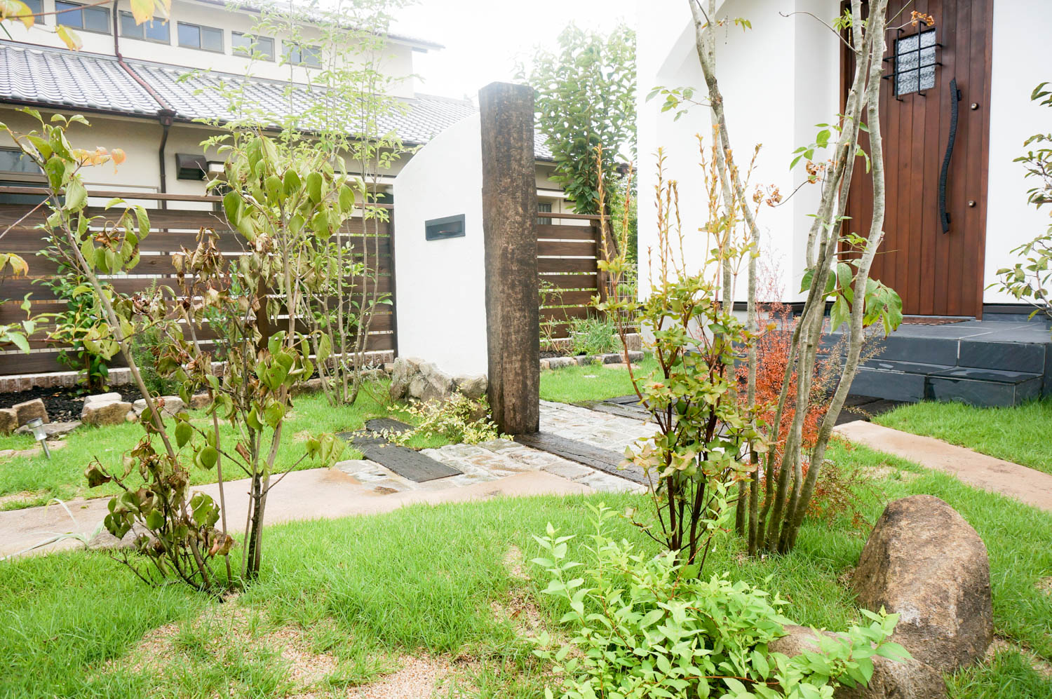 小さな雑木風のナチュラルガーデン