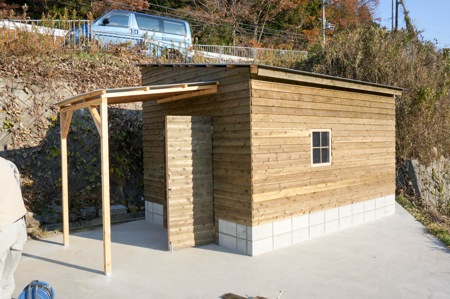 農機具収納のために利用する実用的な小屋の施工事例