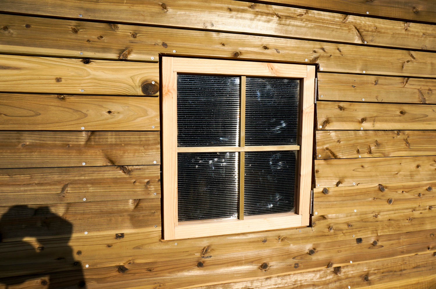 農機具収納のために利用する実用的な小屋の施工事例