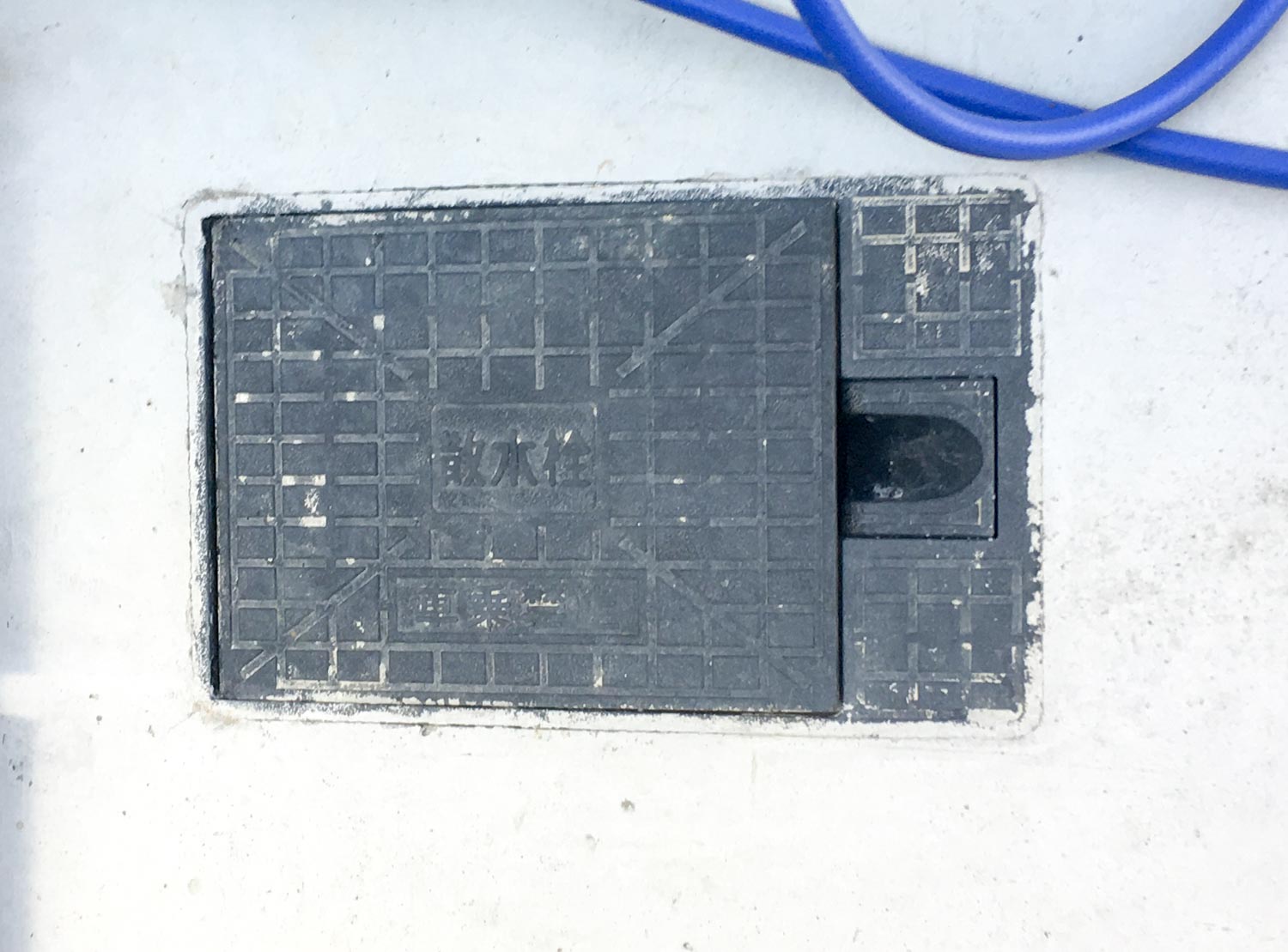 木製自転車小屋