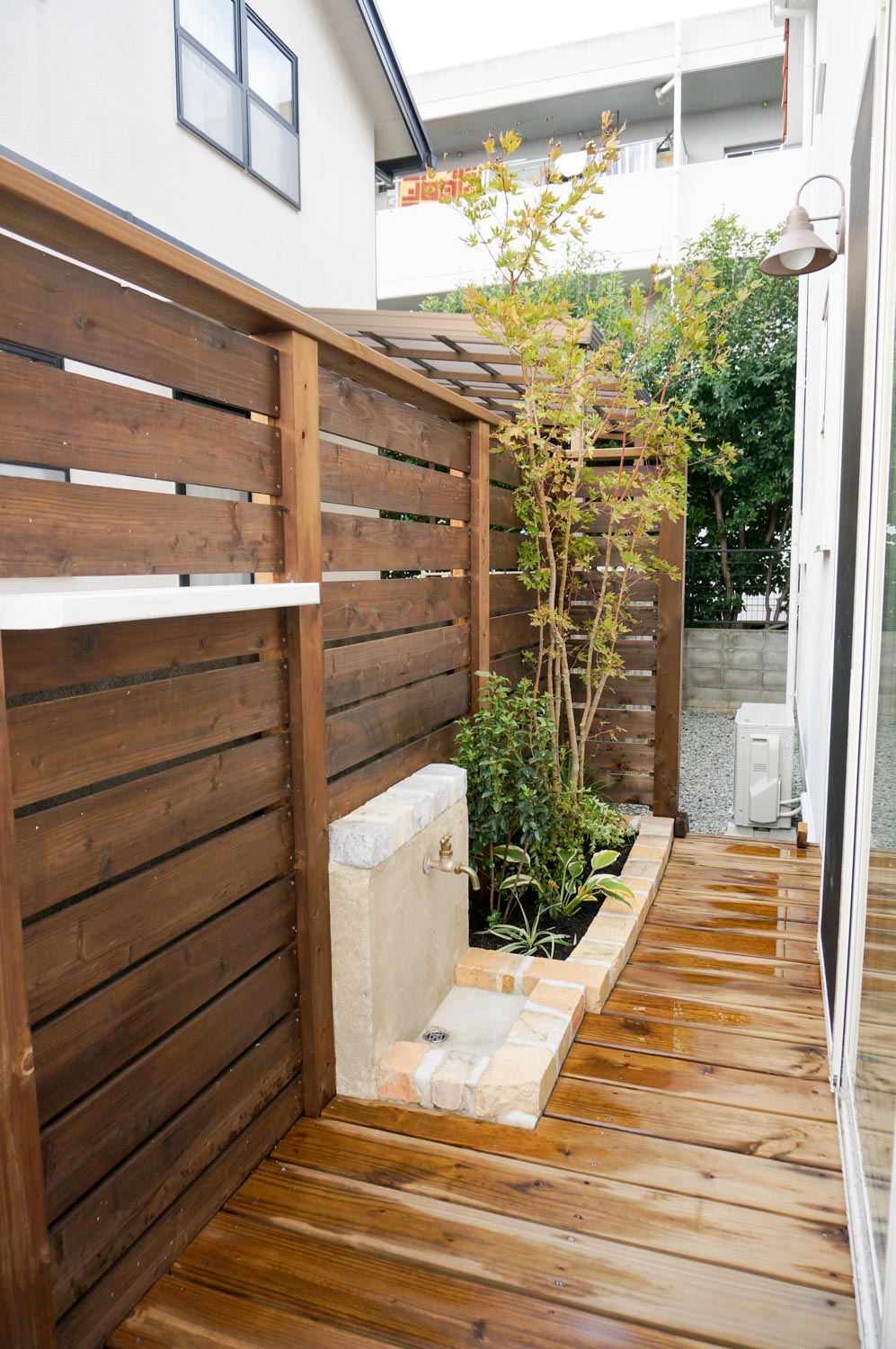 木製自転車小屋