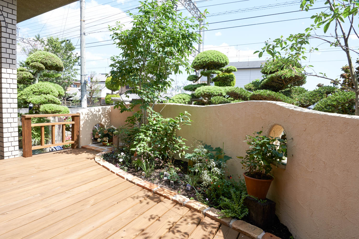 和風の庭をウッドデッキテラスにリフォーム