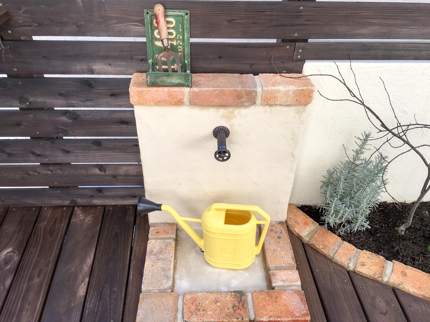 家族のためのプライベートウッドデッキ